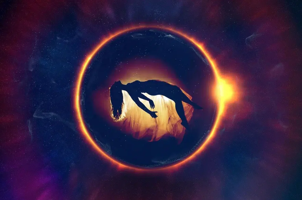 Silueta de una mujer flotando en posición horizontal dentro de un anillo de luz resplandeciente, rodeada por un fondo cósmico, simbolizando una experiencia espiritual o extracorporal